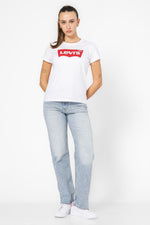 טישירט קלאסי בצבע לבן הדפס לוגו בחזית