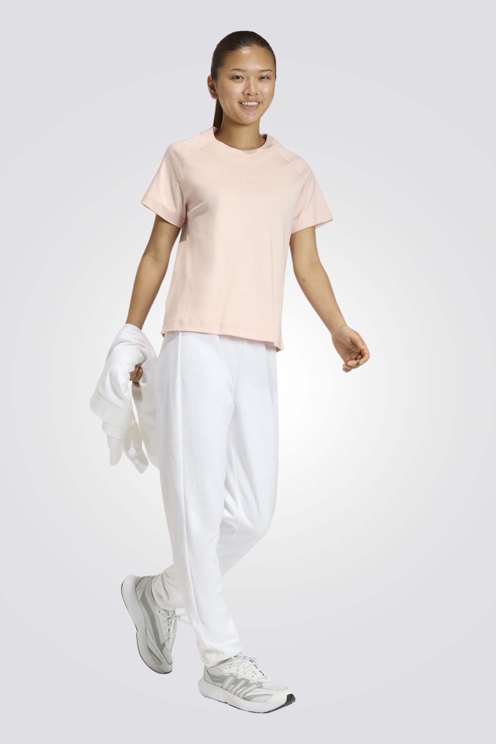טישירט קצרה SOFT LUX לנשים | אדידס
