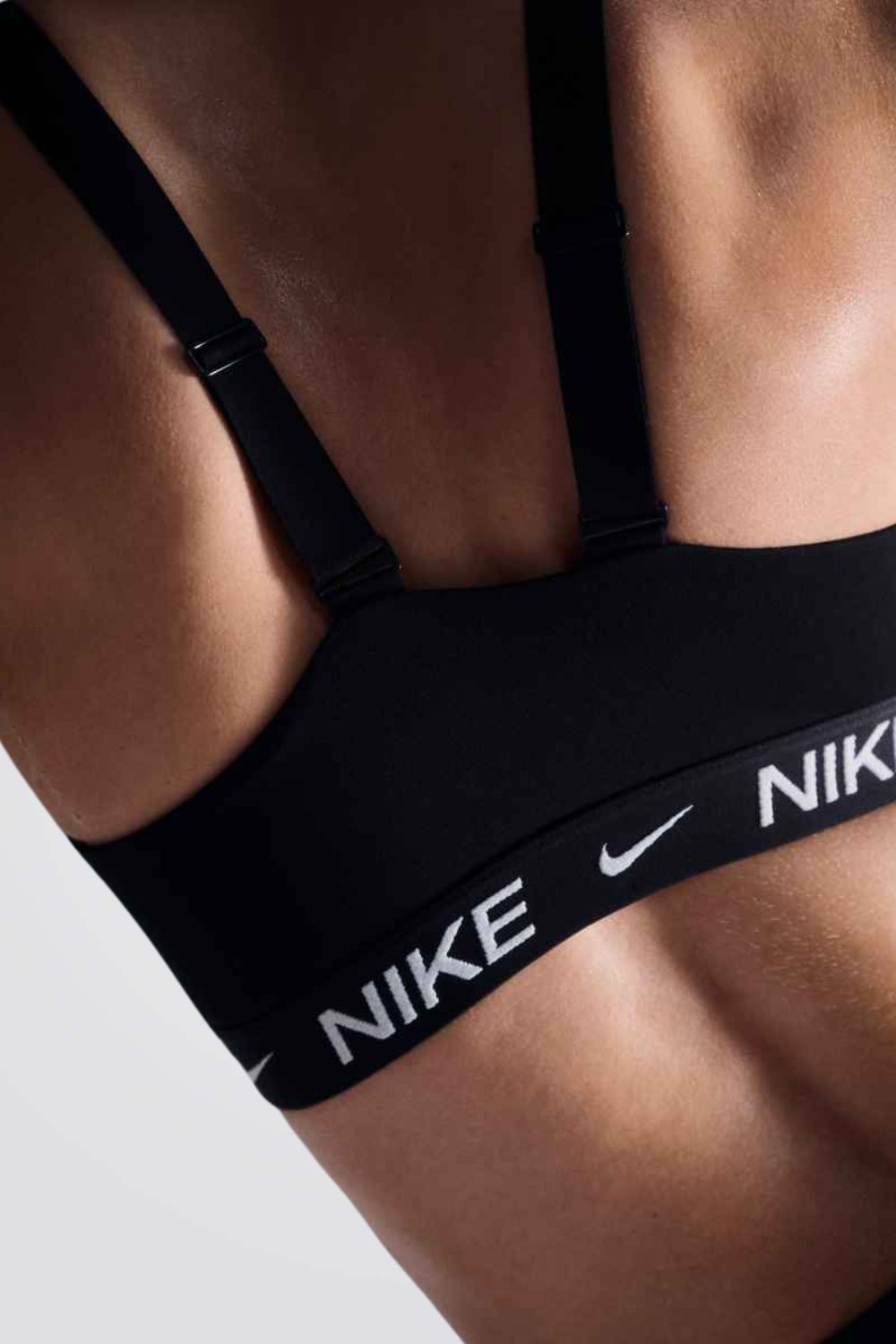 גוזיית ספורט Nike Indy Medium Support לנשים