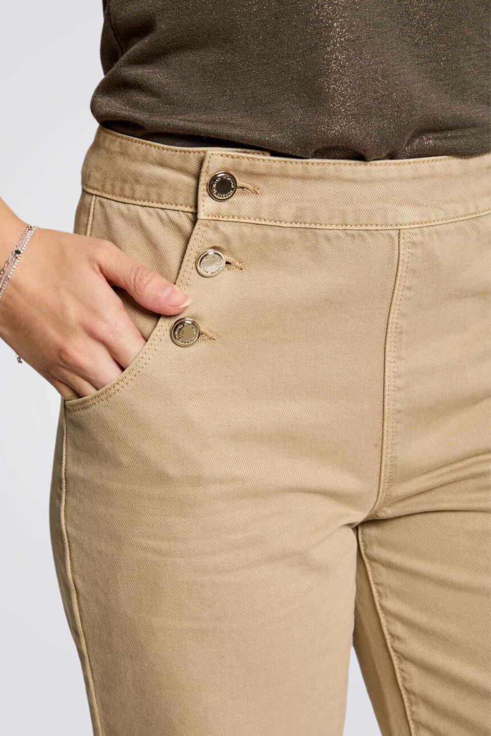 מכנס Wide Leg גזרה נמוכה בצבע בז'