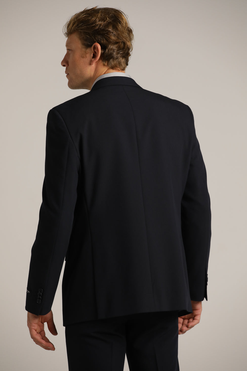 בלייזר בגזרה מחויטת | קנת קול