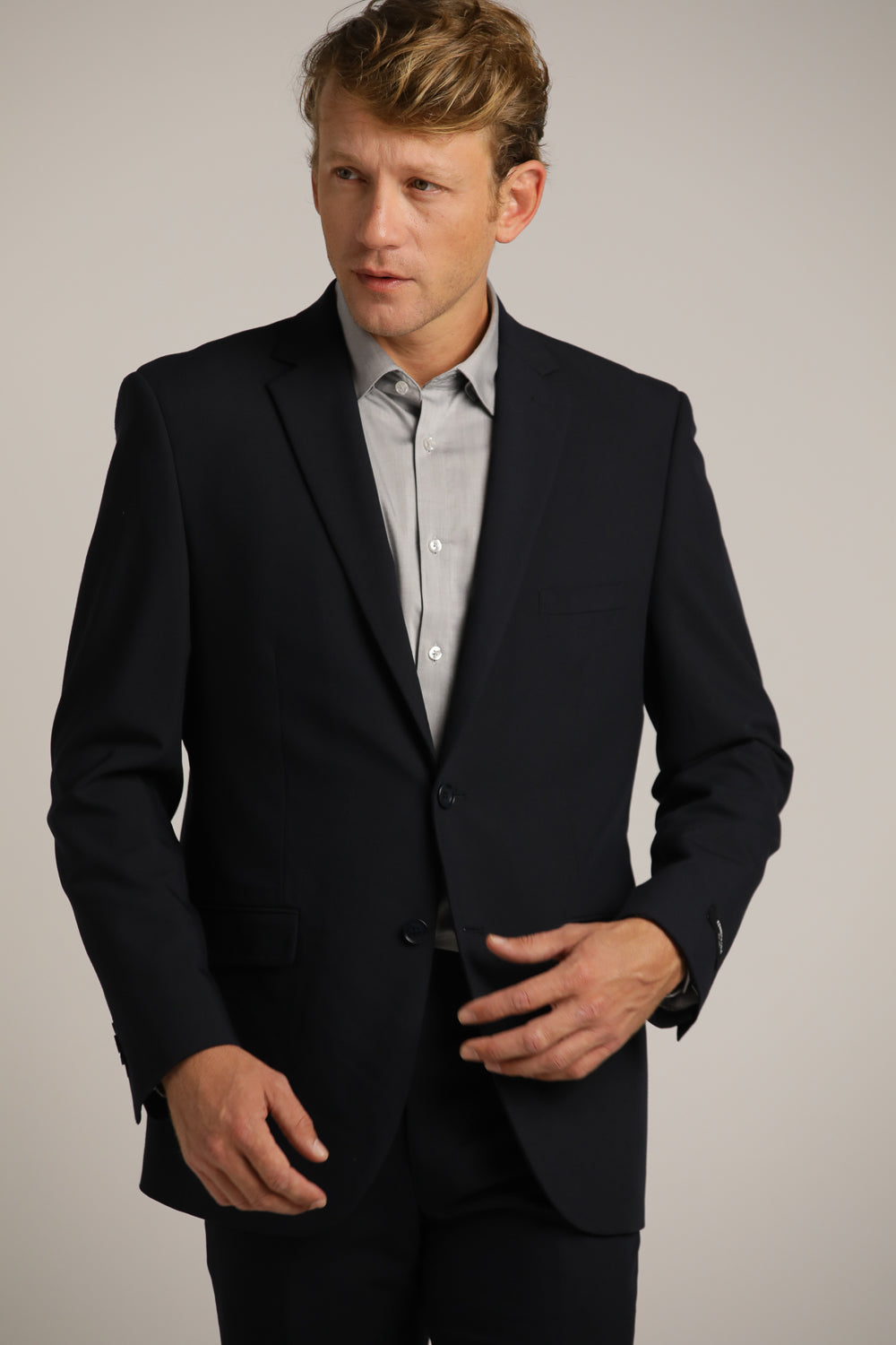 בלייזר בגזרה מחויטת | קנת קול