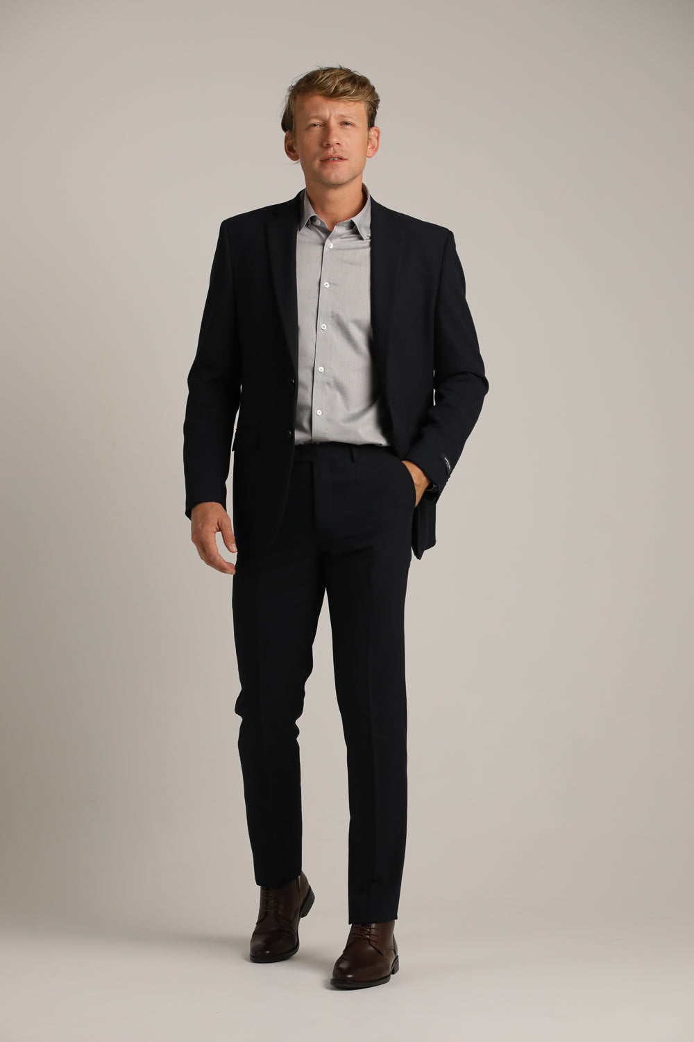 מכנסיים ארוכים בגזרה מחויטת | קנת קול