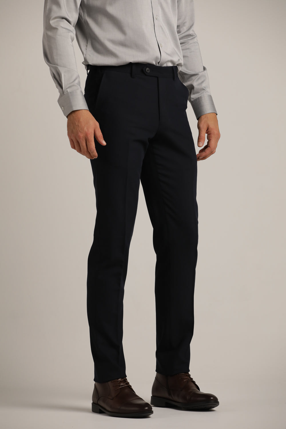 מכנסיים ארוכים בגזרה מחויטת | קנת קול