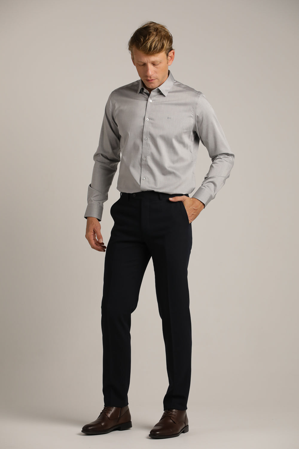 מכנסיים ארוכים בגזרה מחויטת | קנת קול