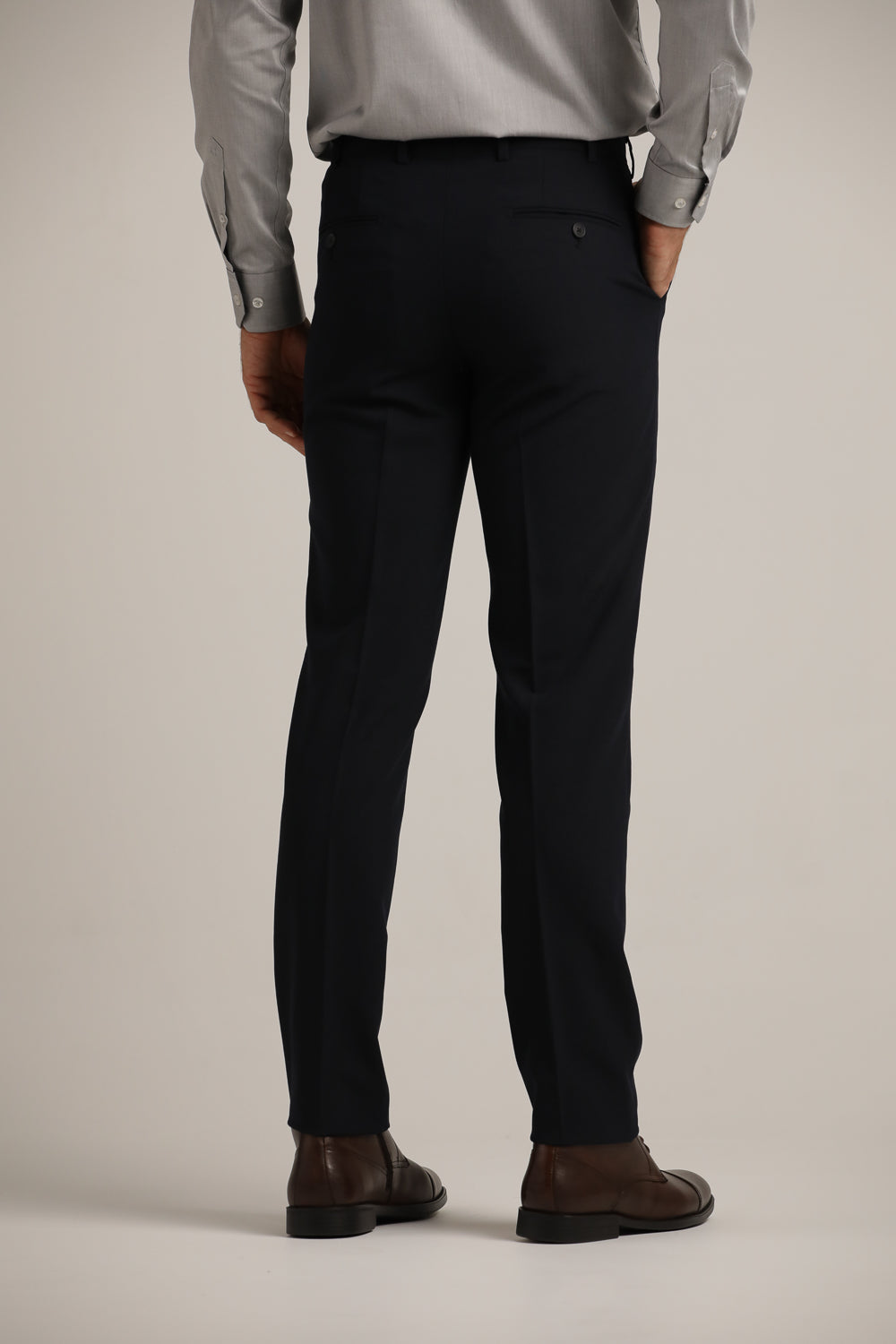 מכנסיים ארוכים בגזרה מחויטת | קנת קול