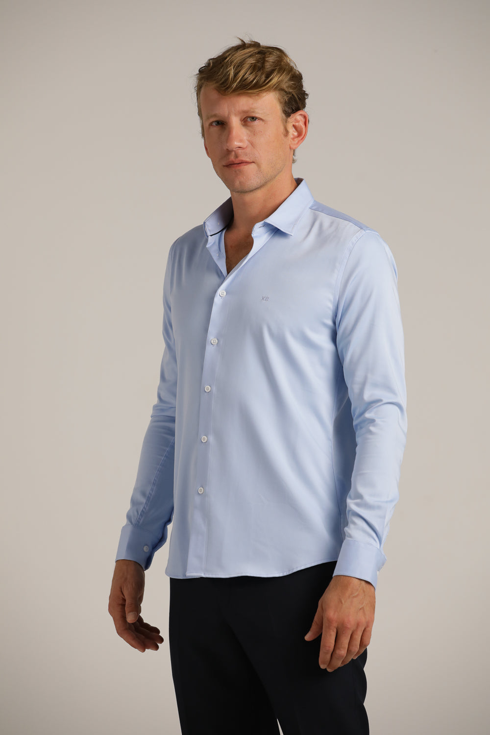 חולצה מכופתרת חלקה בגזרת מודרן פיט | קנת קול