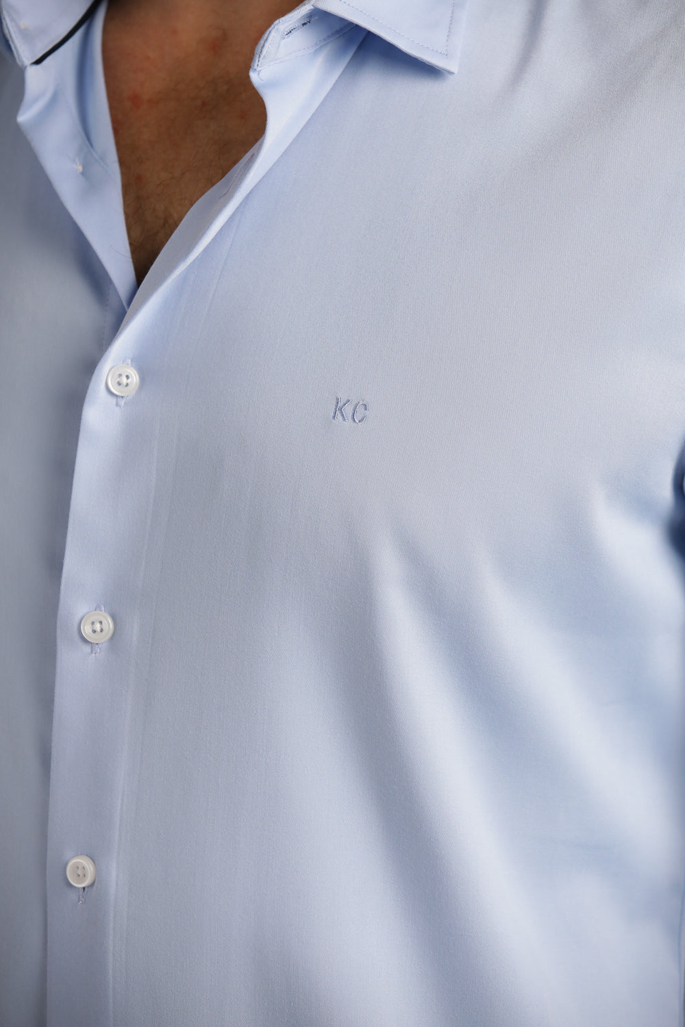 חולצה מכופתרת חלקה בגזרת מודרן פיט | קנת קול