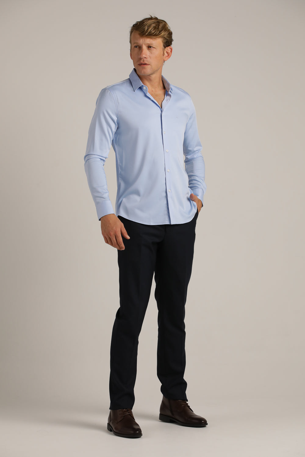 חולצה מכופתרת חלקה בגזרת מודרן פיט | קנת קול