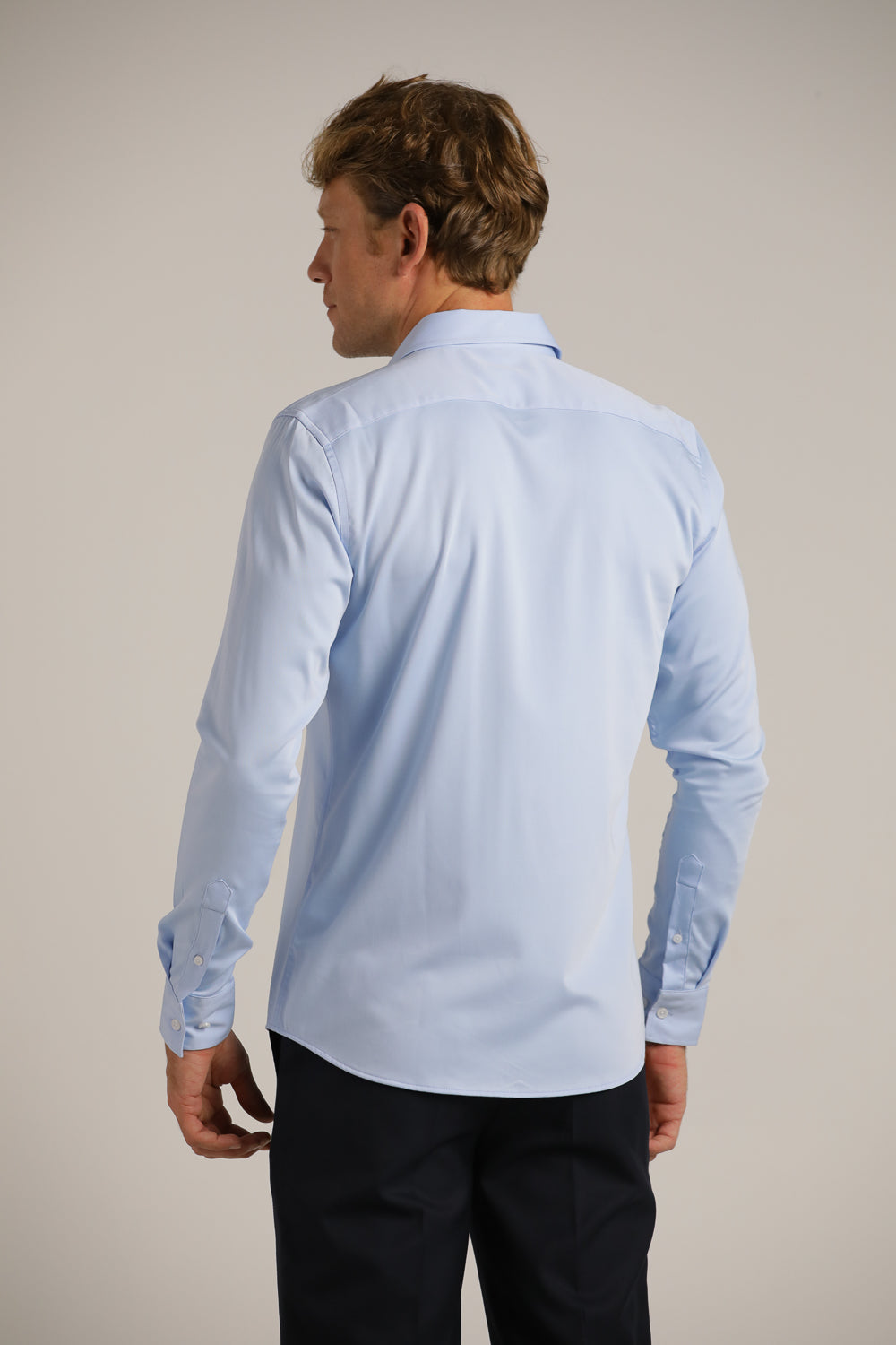 חולצה מכופתרת חלקה בגזרת מודרן פיט | קנת קול