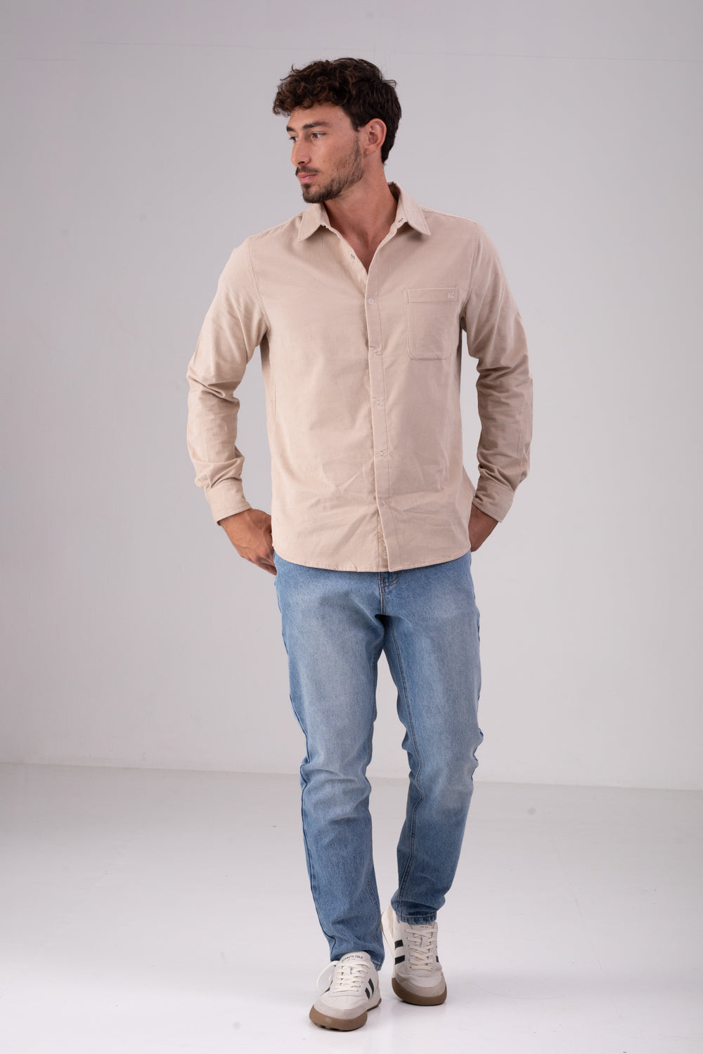 חולצה מכופתרת בגזרת מודרן לגברים