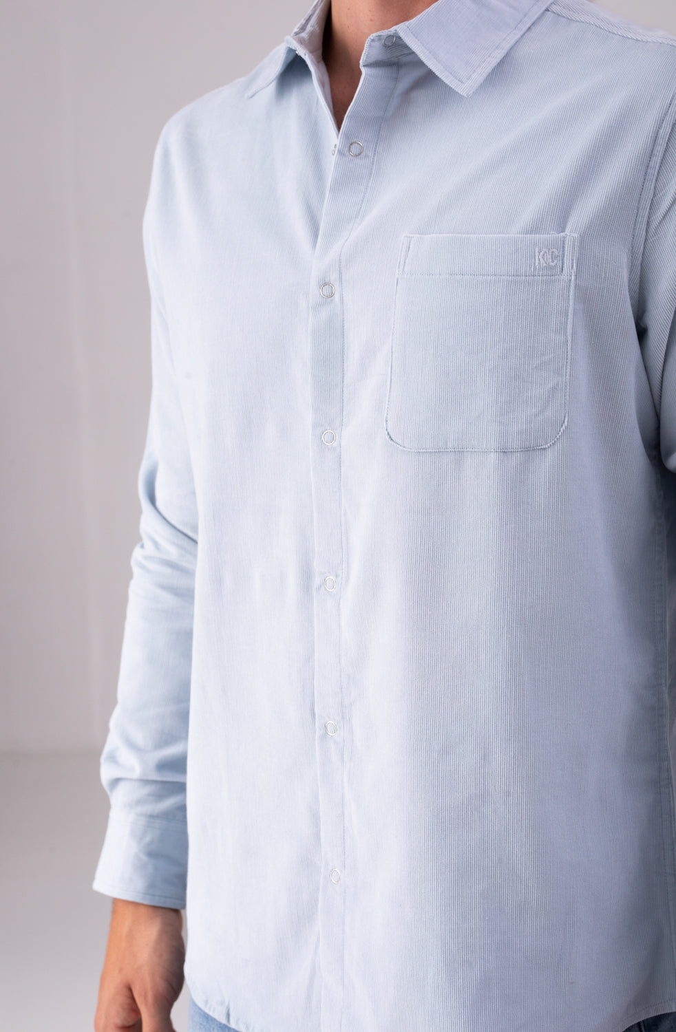 חולצה מכופתרת בגזרת מודרן לגברים