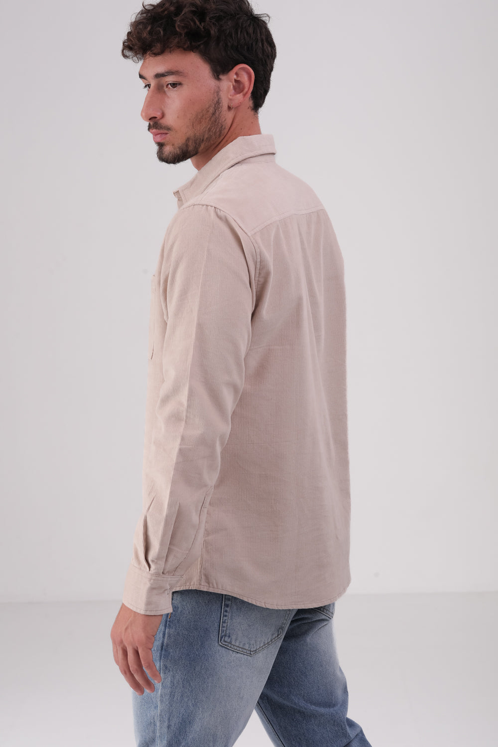 חולצה מכופתרת בגזרת מודרן לגברים