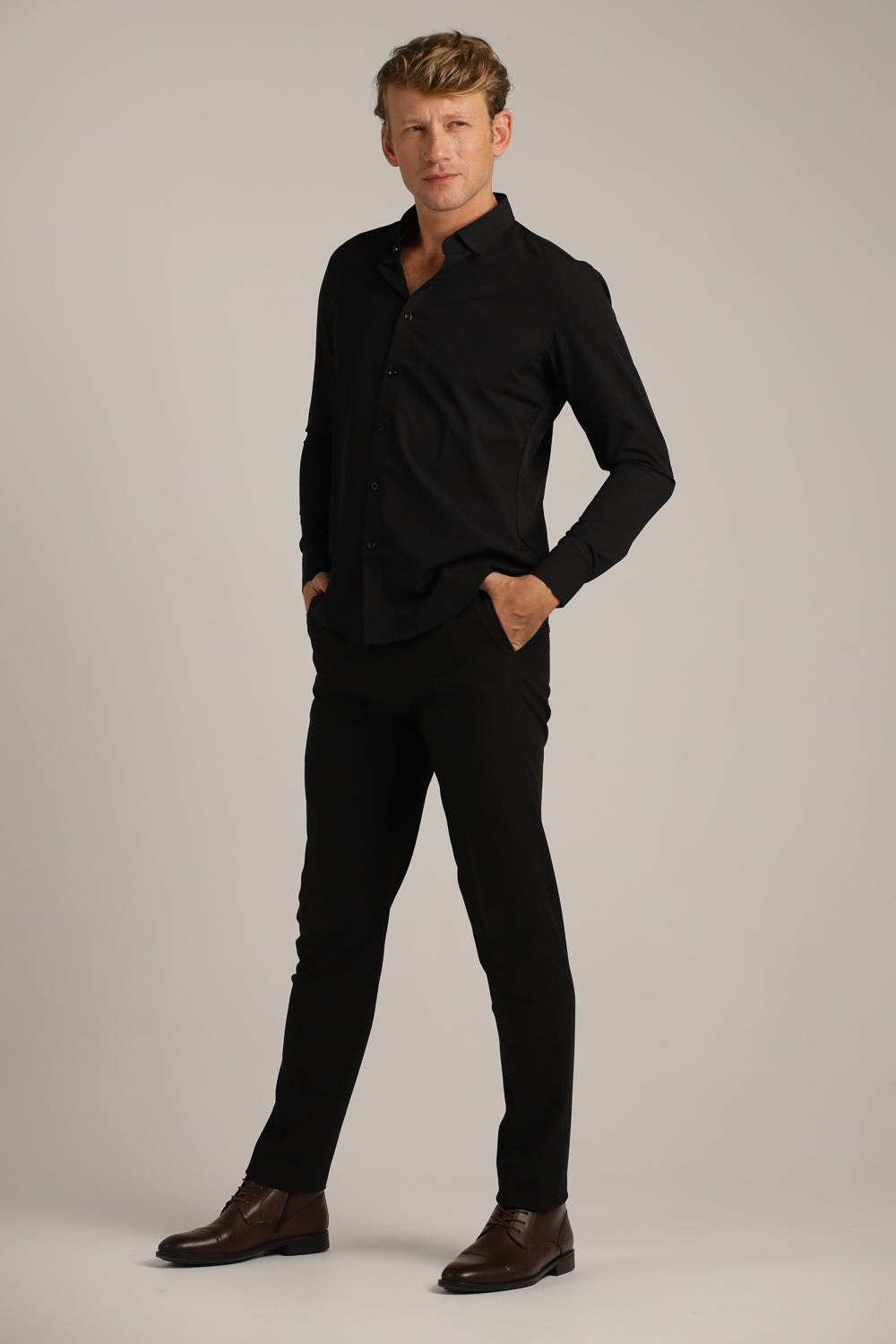 חולצה מכופתרת בגזרת סלים | קנת קול