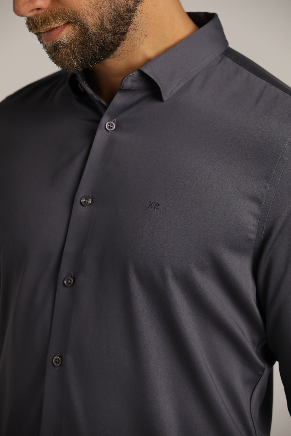 חולצה מכופתרת בגזרת סלים | קנת קול