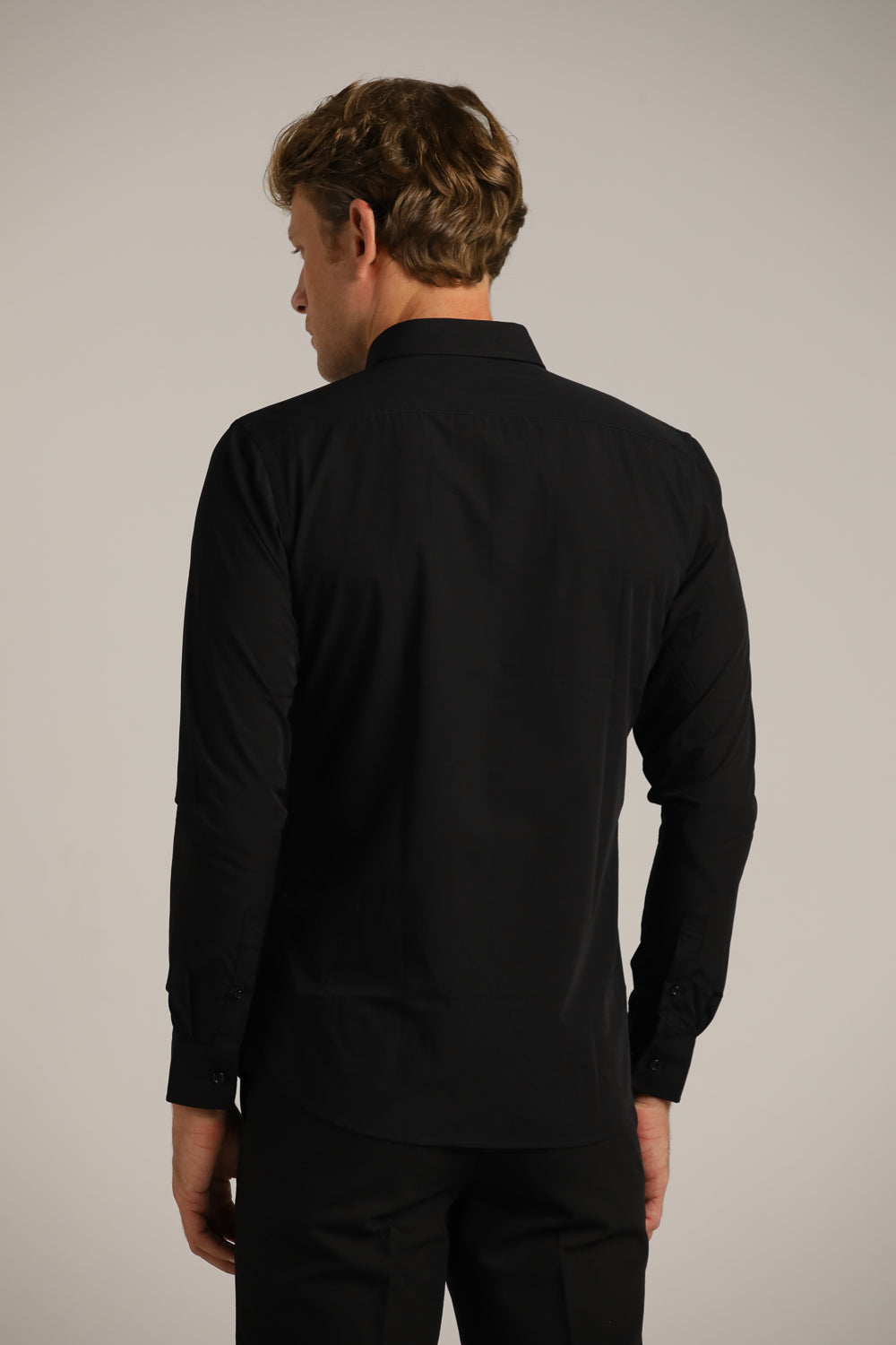 חולצה מכופתרת בגזרת סלים | קנת קול