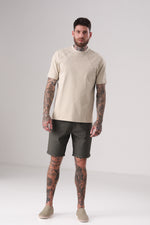 חולצת טי אוברסייז עם חתכים