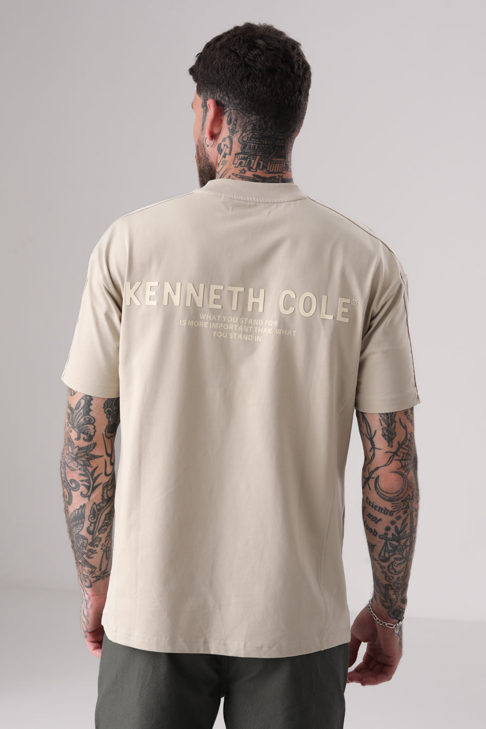 חולצת טי אוברסייז עם חתכים