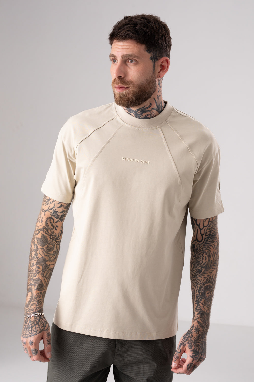 חולצת טי אוברסייז עם חתכים