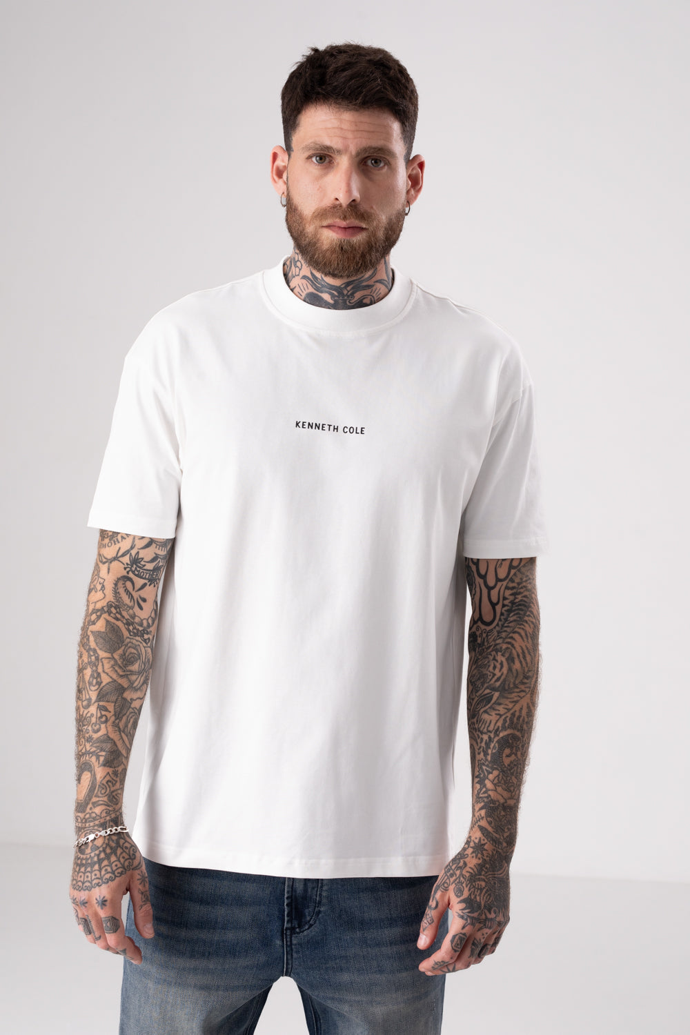 טי אוברסייז עם דפוס נעליים לגברים