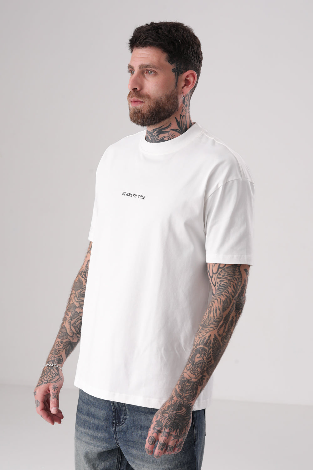 טי אוברסייז עם דפוס נעליים לגברים