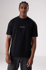 טי אוברסייז עם דפוס נעליים לגברים