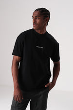 טי אוברסייז עם דפוס נעליים לגברים