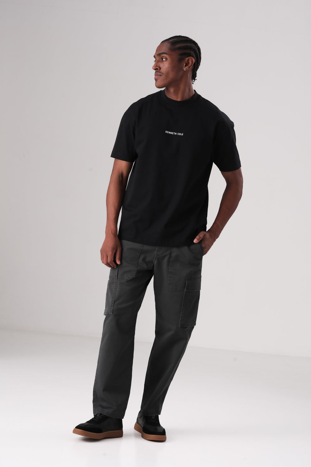 טי אוברסייז עם דפוס נעליים לגברים