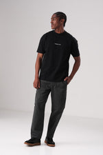 טי אוברסייז עם דפוס נעליים לגברים