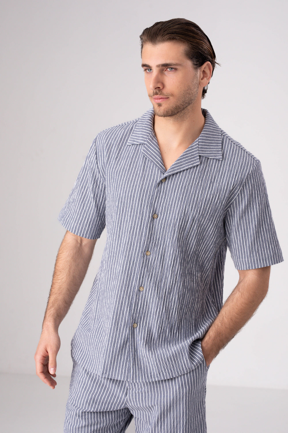 חולצה מכופתרת סירסאקר שרוולים קצרים