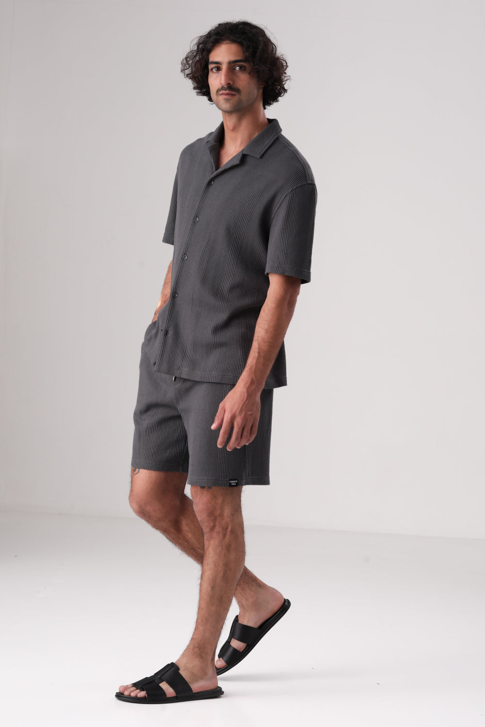 מכנס ברמודה סריג בטקסטורת משבצות