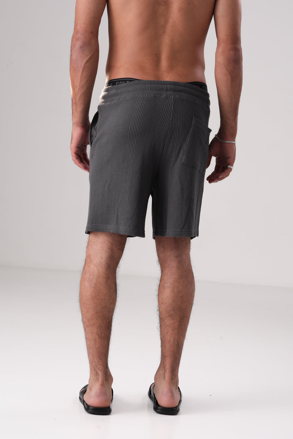 מכנס ברמודה סריג בטקסטורת משבצות