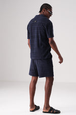 חולצה מכופתרת מעוצבת