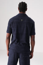 חולצה מכופתרת מעוצבת