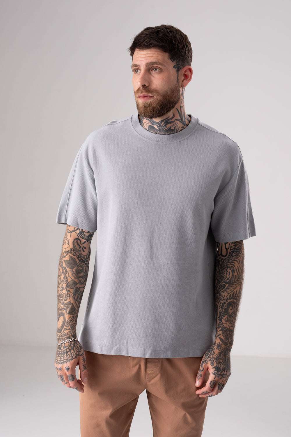 חולצת טי אוברסייז טקסטורלית