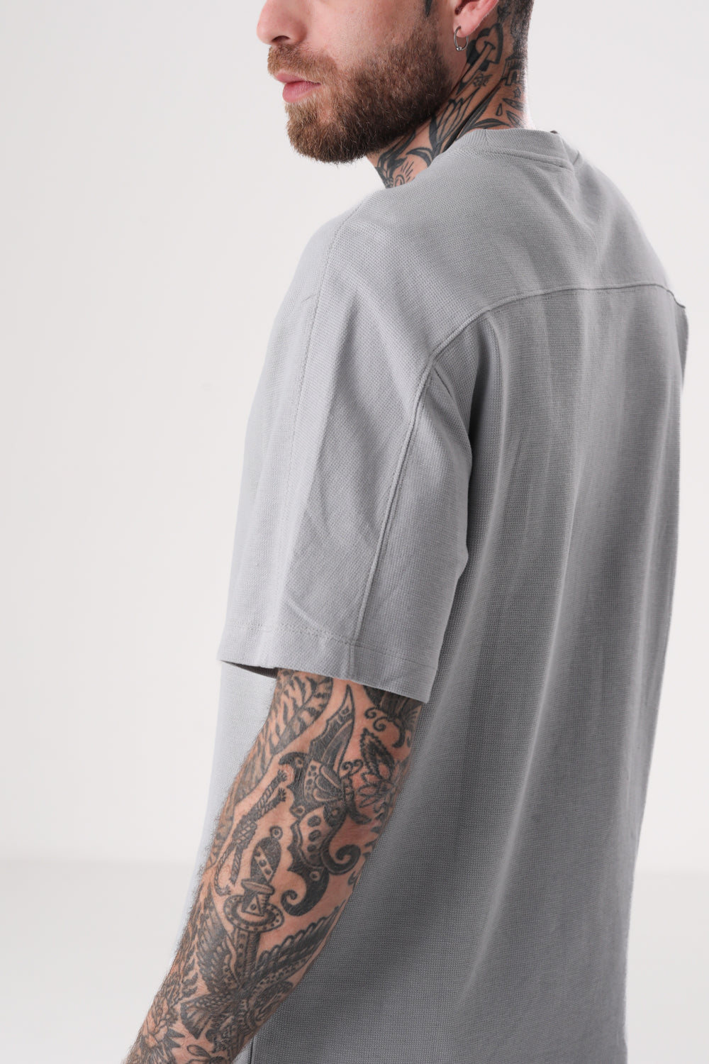 חולצת טי אוברסייז טקסטורלית