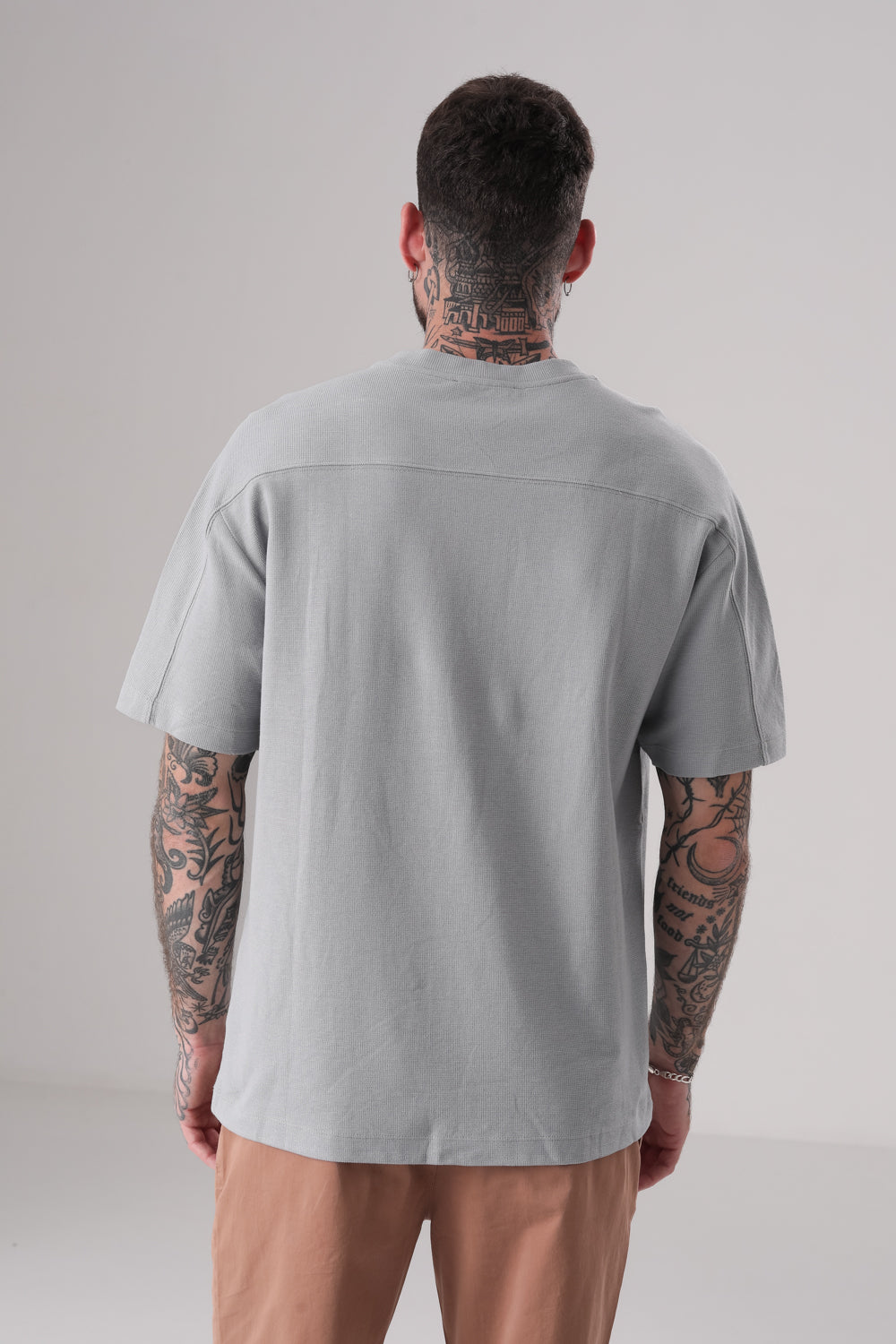 חולצת טי אוברסייז טקסטורלית