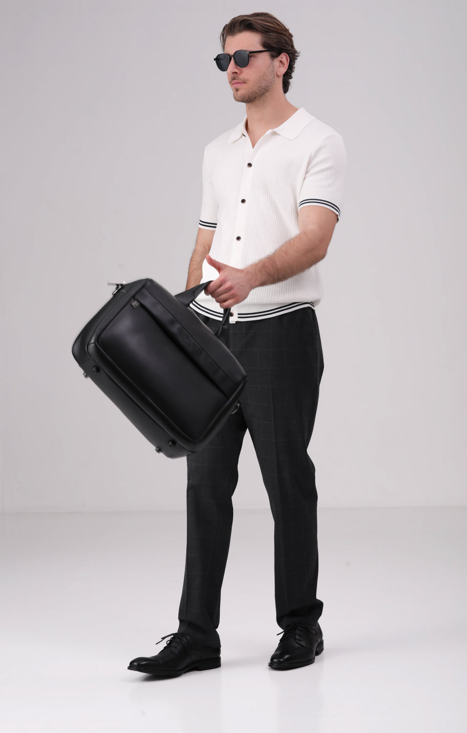 סריג פולו מכופתר דק עם סיומות קונטרסטיות