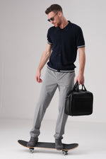 סריג פולו מכופתר דק עם סיומות קונטרסטיות