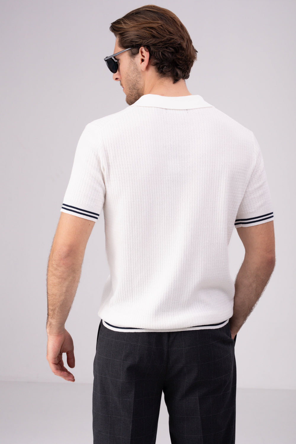 סריג פולו מכופתר דק עם סיומות קונטרסטיות