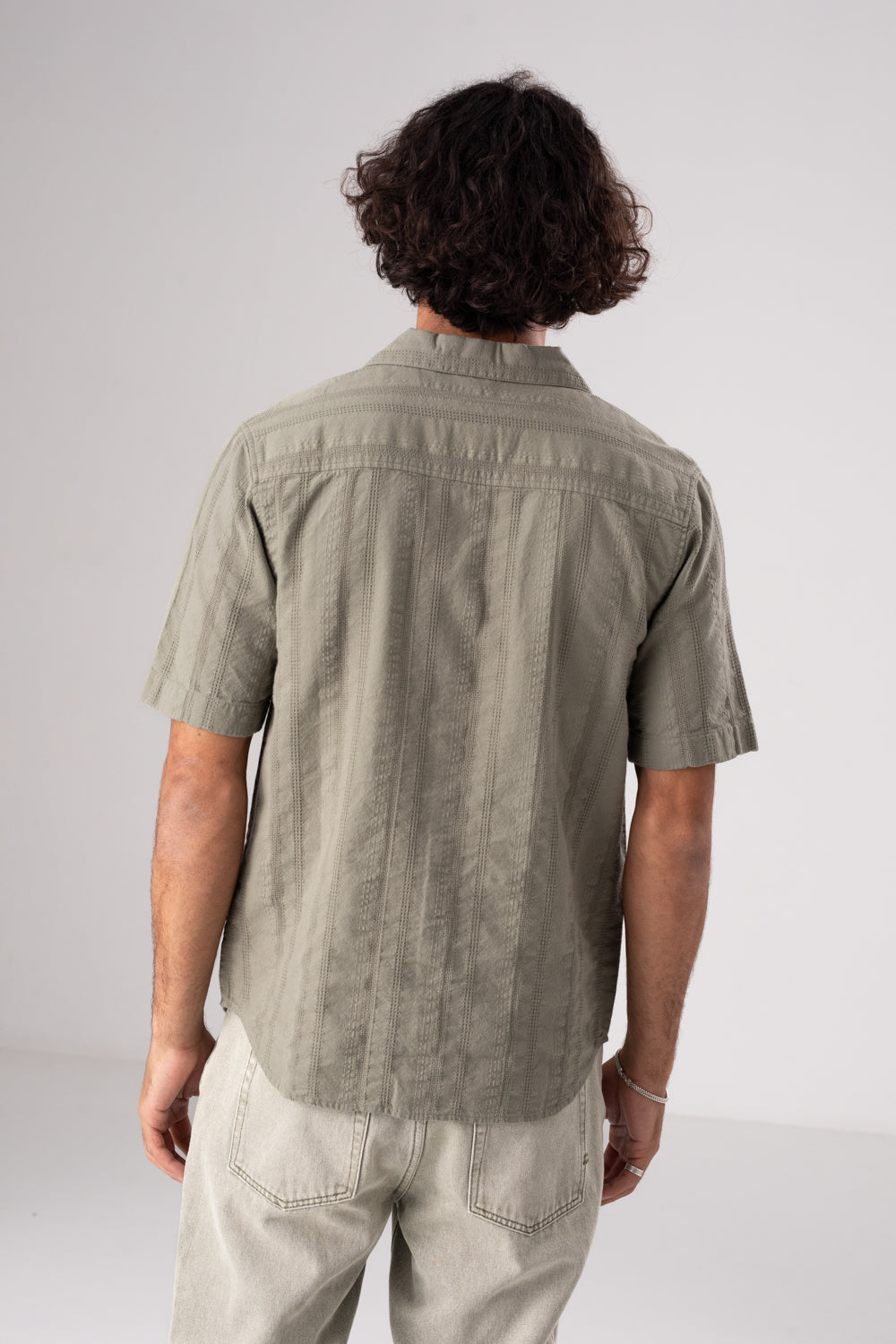 חולצה מכופתרת שרוולים קצרים