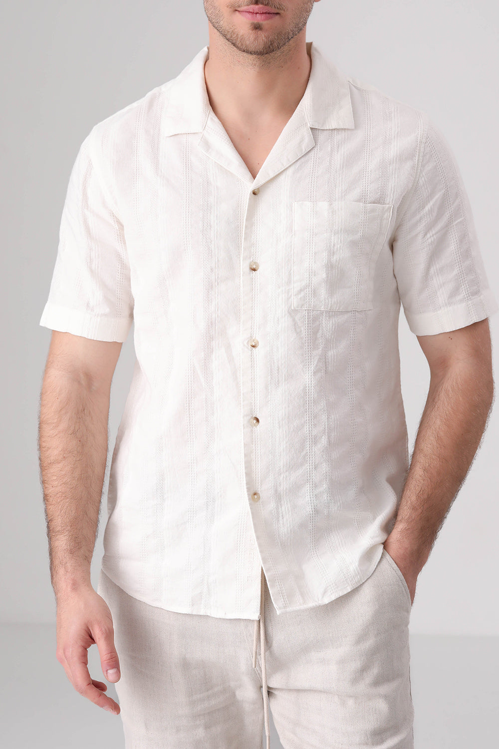 חולצה מכופתרת שרוולים קצרים