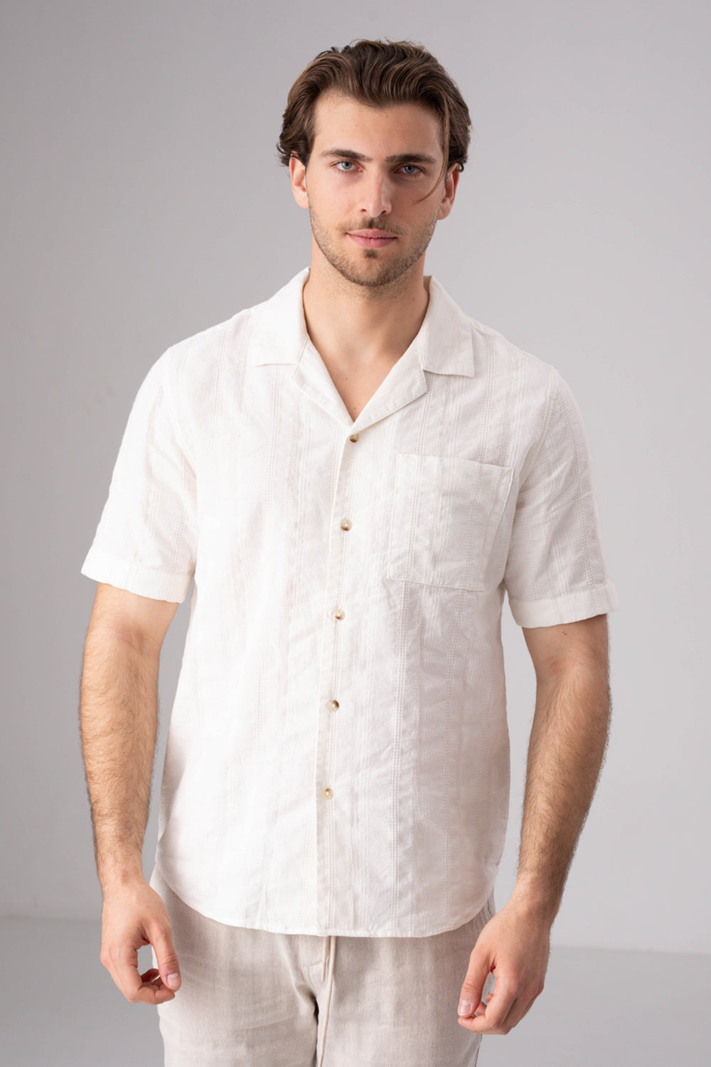 חולצה מכופתרת שרוולים קצרים