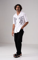 חולצה מכופתרת עם רקמת פרחים