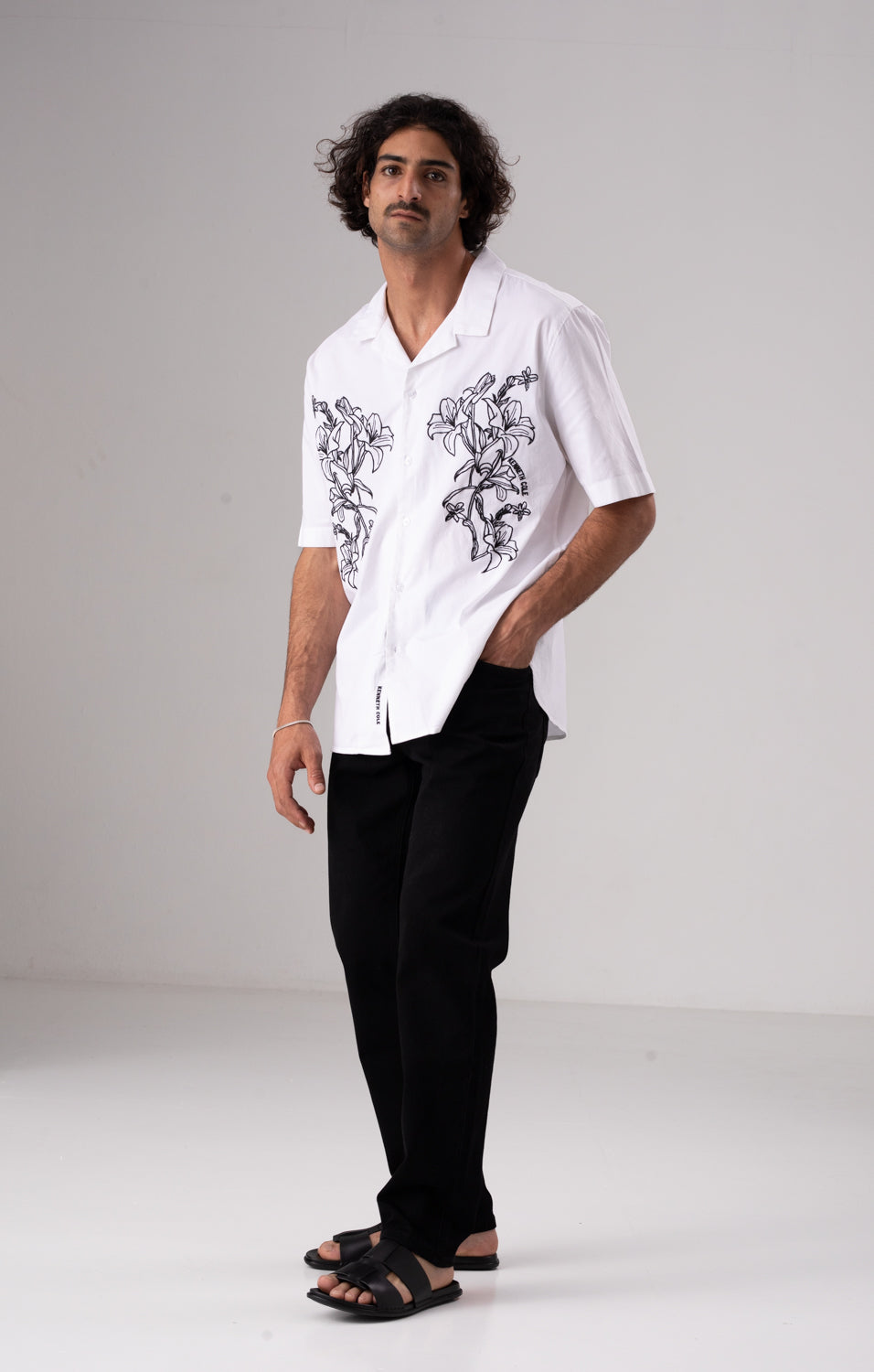 חולצה מכופתרת עם רקמת פרחים