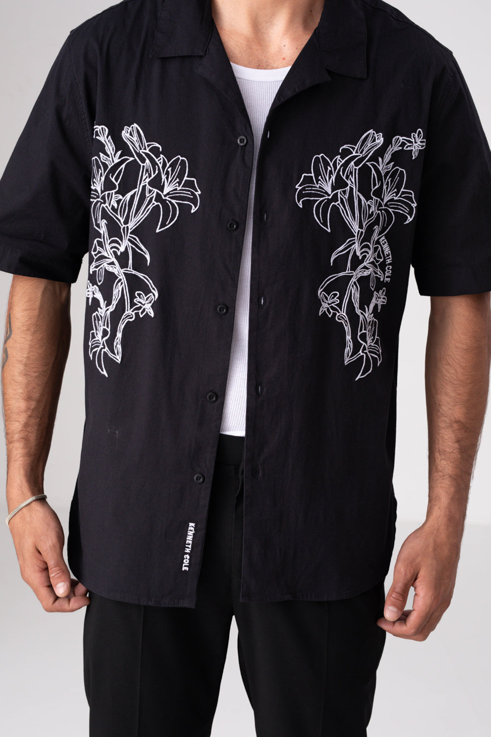 חולצה מכופתרת עם רקמת פרחים