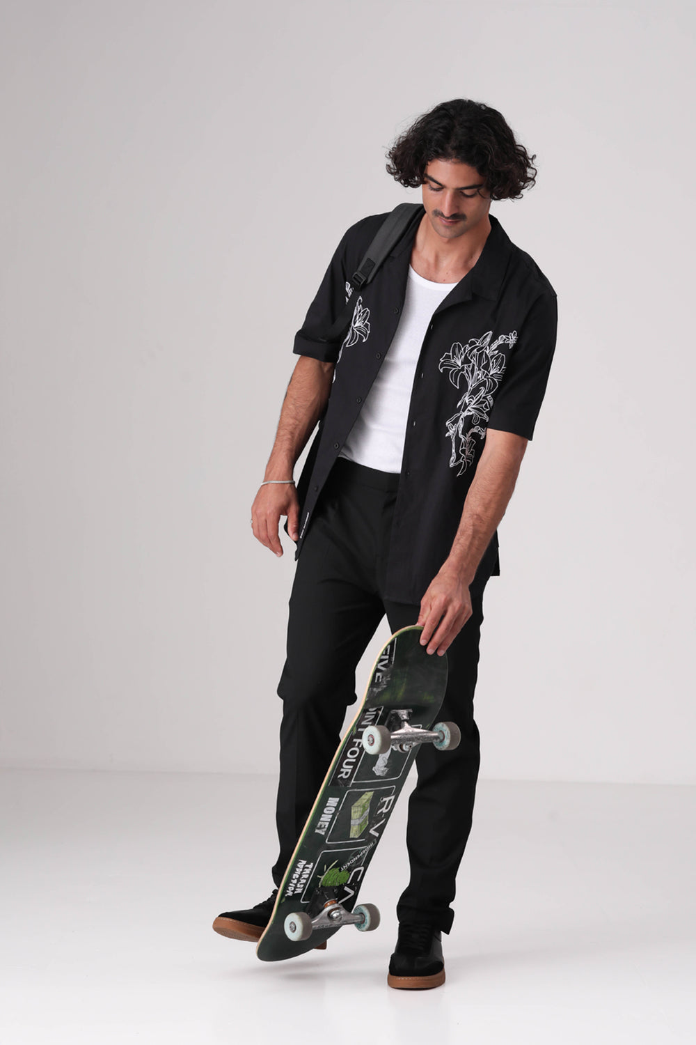 חולצה מכופתרת עם רקמת פרחים