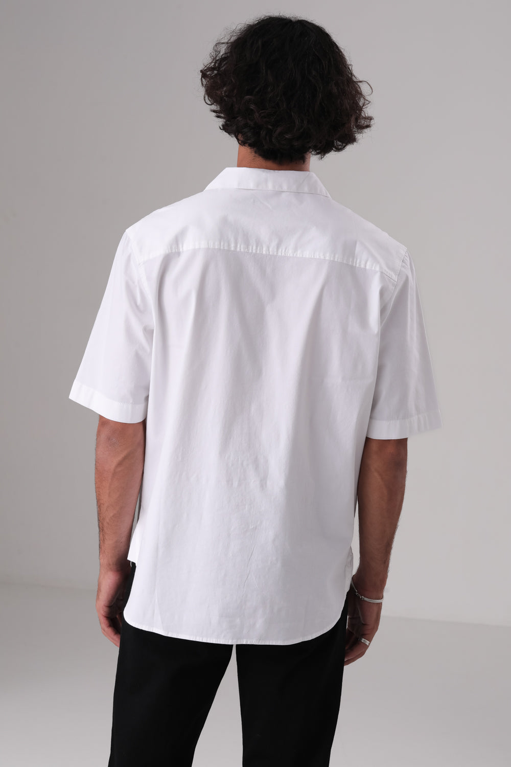 חולצה מכופתרת עם רקמת פרחים