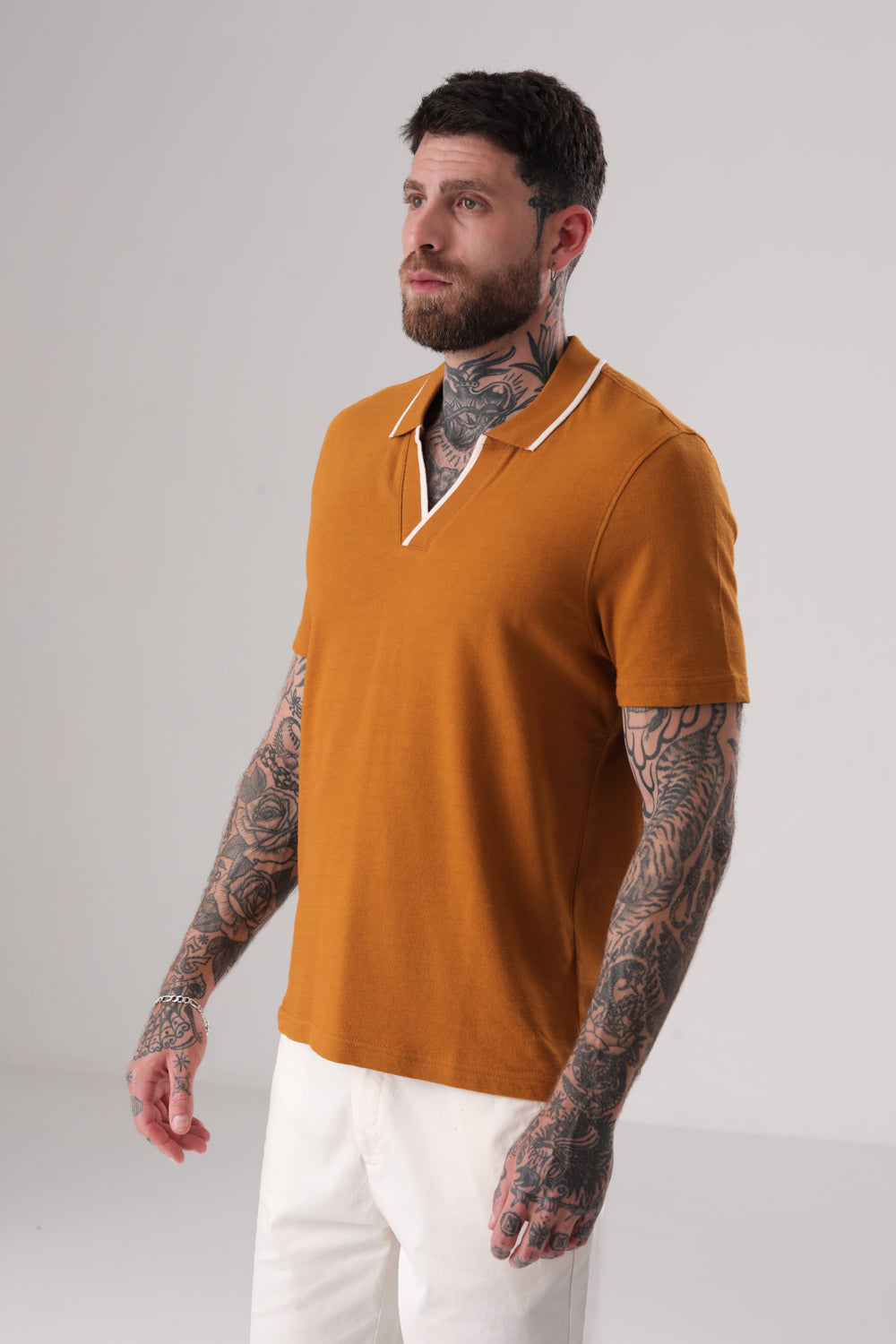 חולצת פולו ז'קארד בצבע קאמל