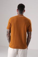 חולצת פולו ז'קארד בצבע קאמל